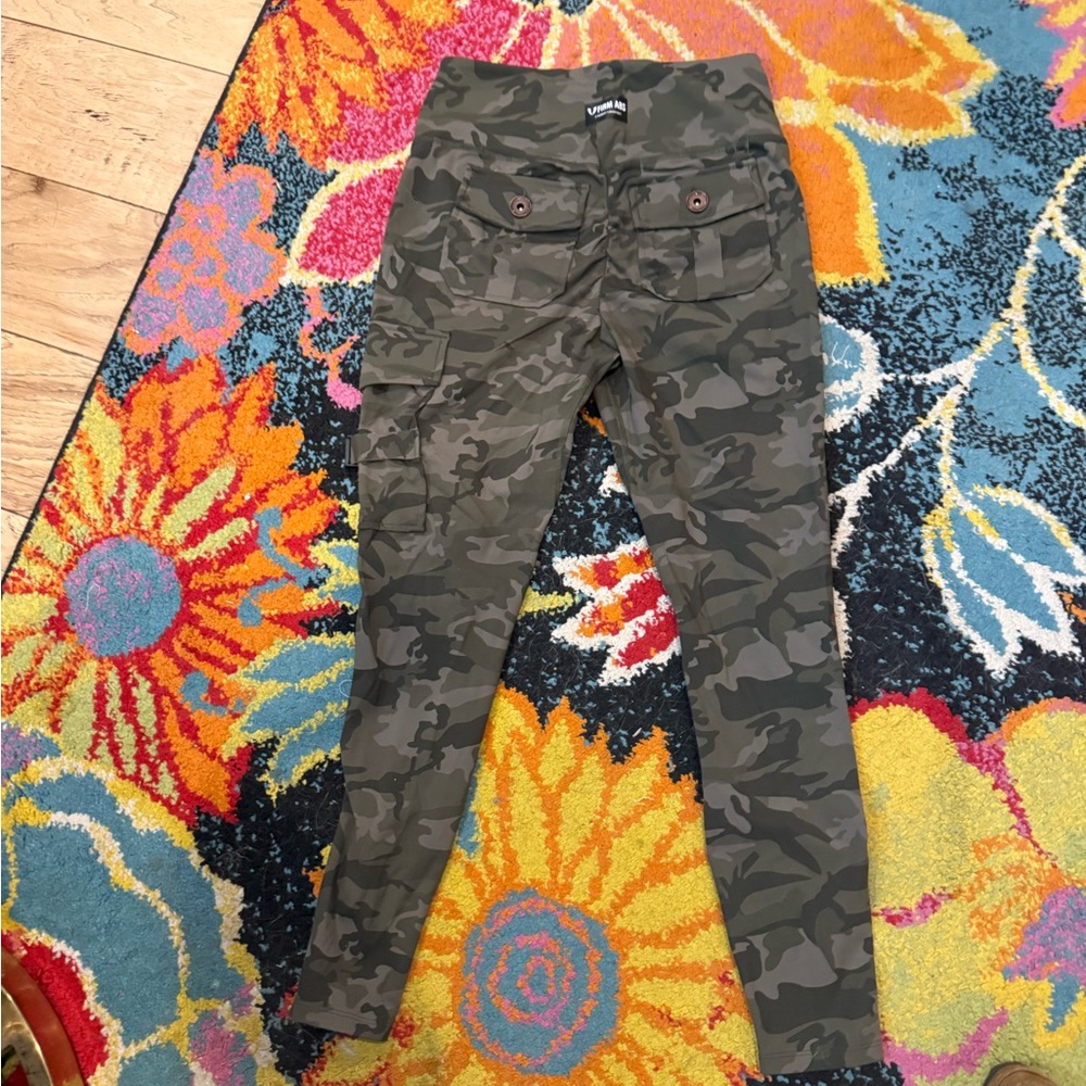 Firm Abs Camouflage Cargo Pants